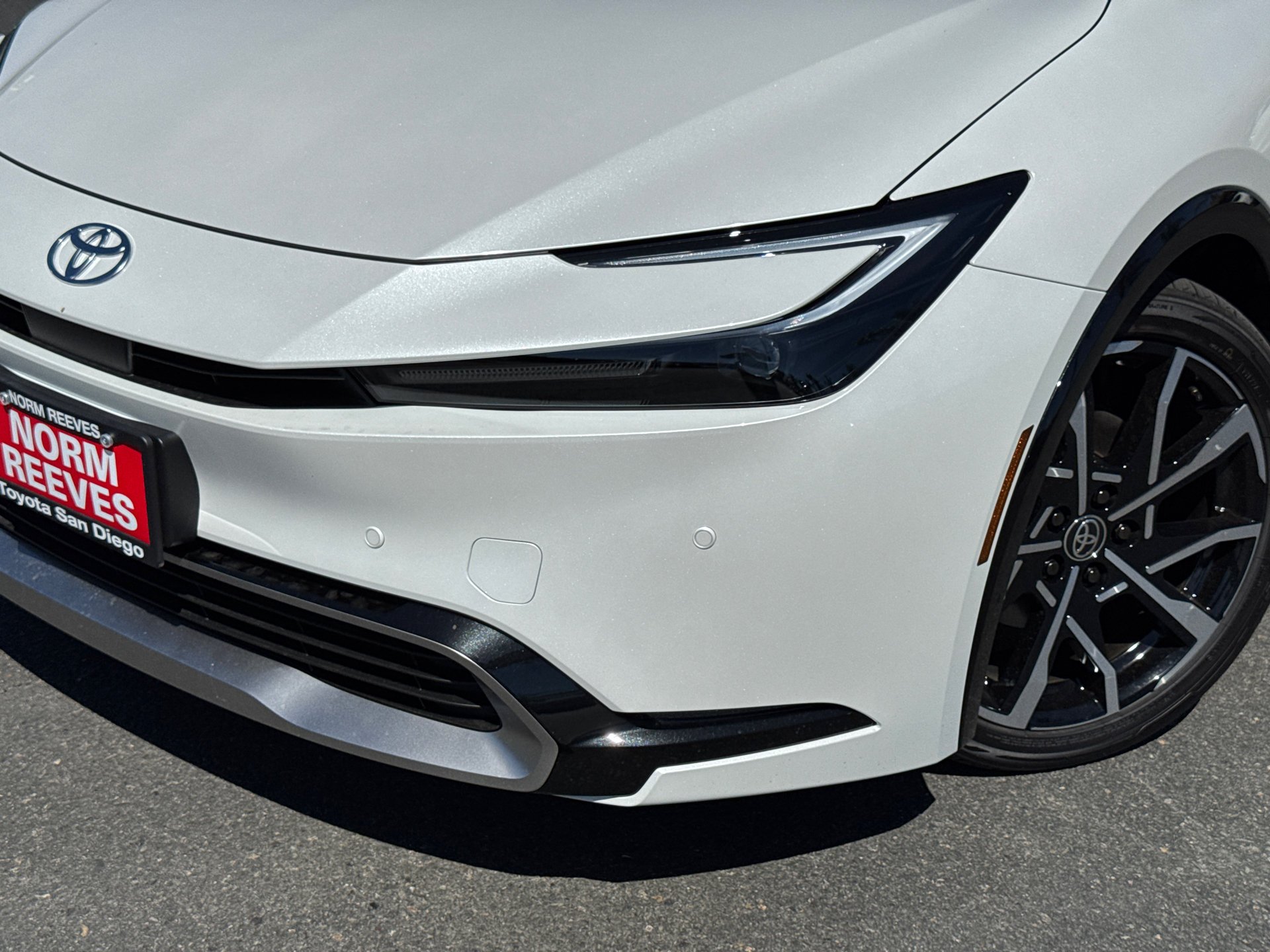 New 2026 Wind Chill Pearl <sup>1</sup> Toyota  XSE image 3