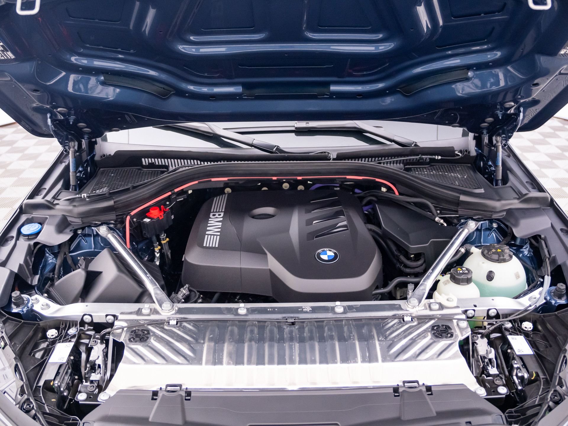 New 2026 Arctic Race Blue metallic BMW 30 xDrive image 31