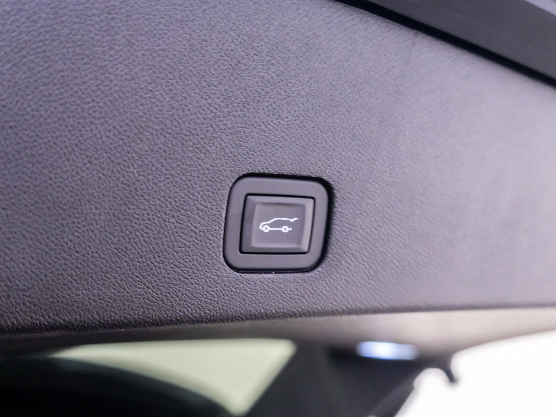 Used 2025 Black Cadillac Premium Luxury image 33