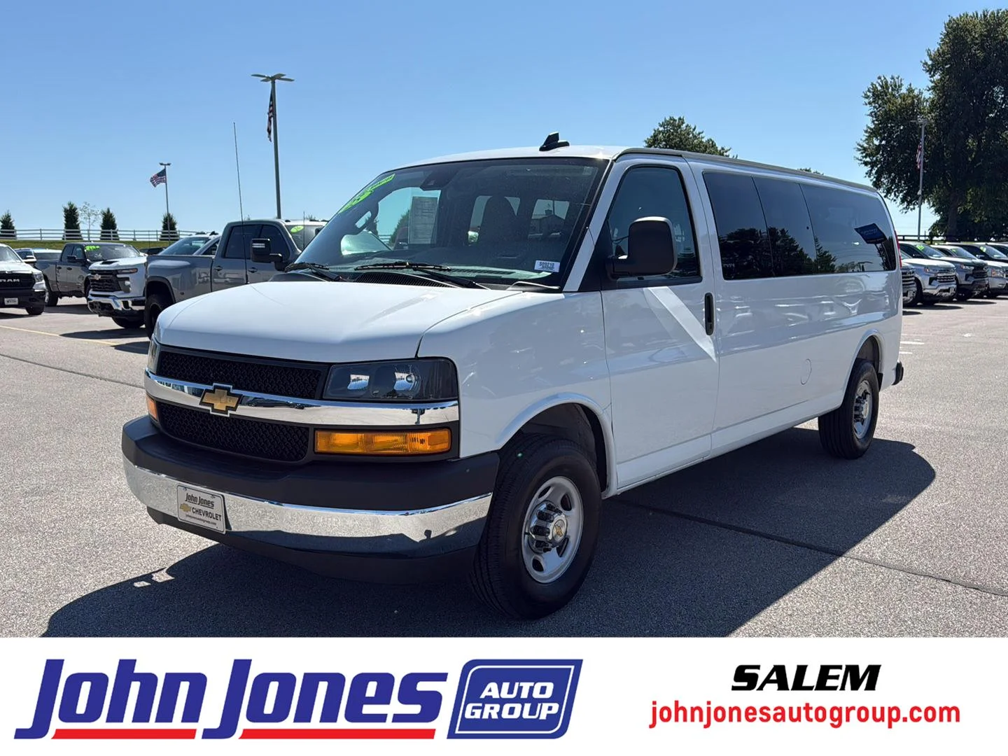 2025 Chevrolet Express 3500 LT Extended's photo
