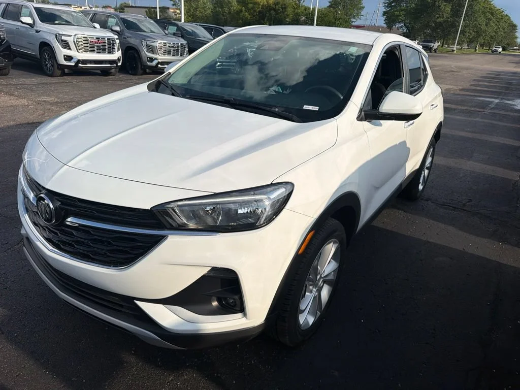 Used 2023 SUMMIT WHITE Buick Preferred image 5