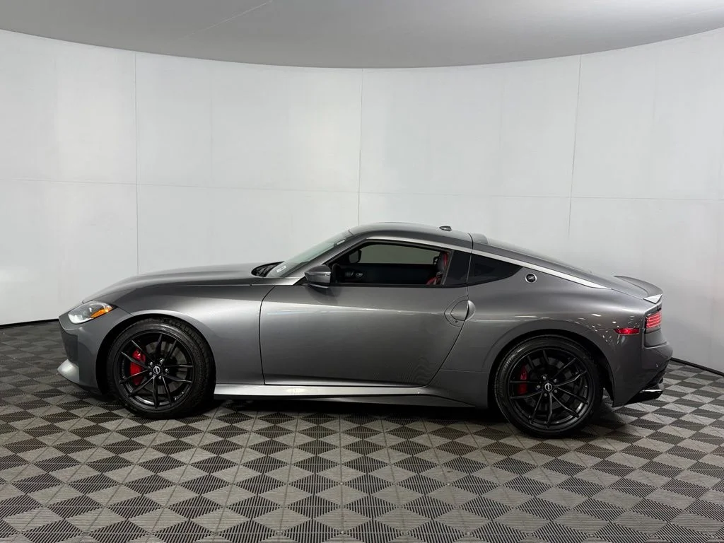 Used 2025 Gray Nissan Performance image 9