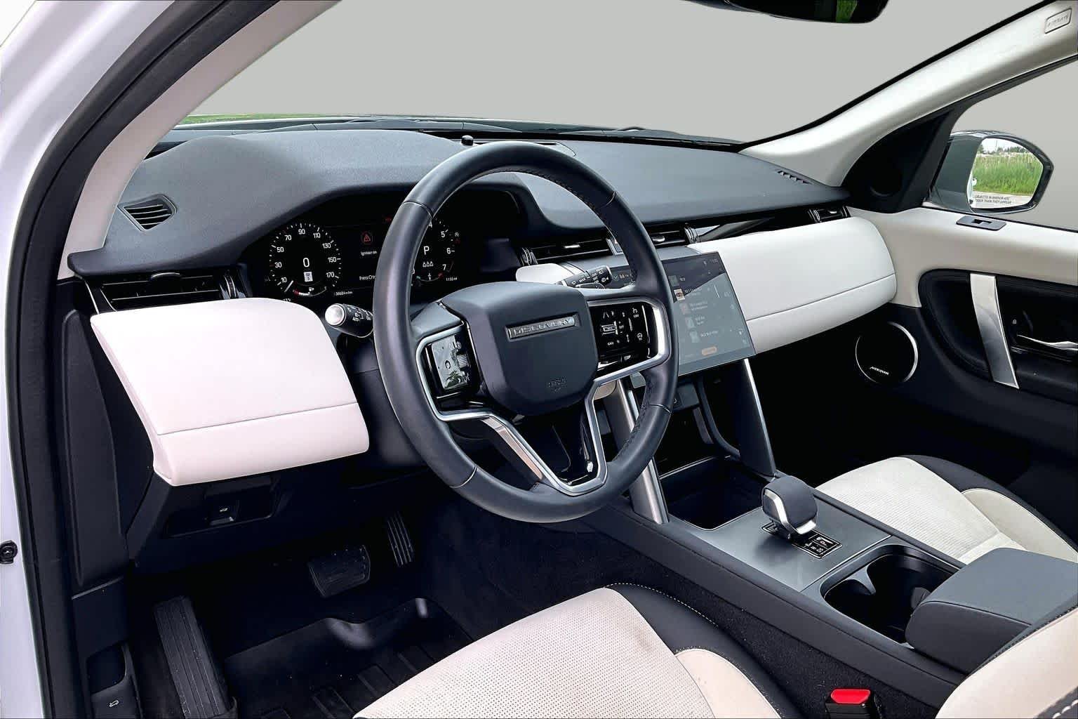Used 2024 Fuji White Land Rover Core S image 18