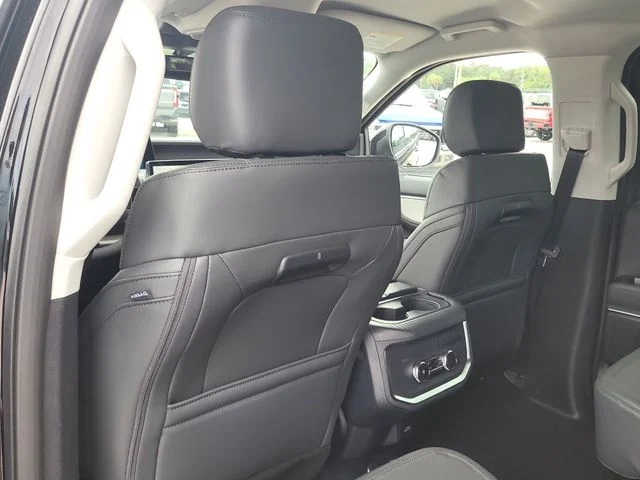 New 2027 Black Metallic Ford Active image 15