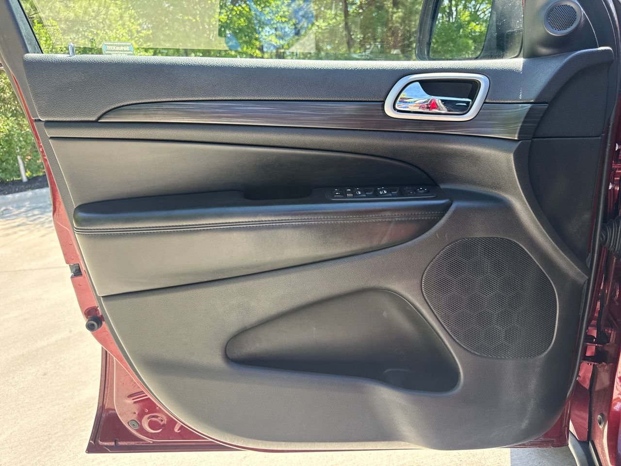 Used 2019 Red Jeep Laredo E image 13