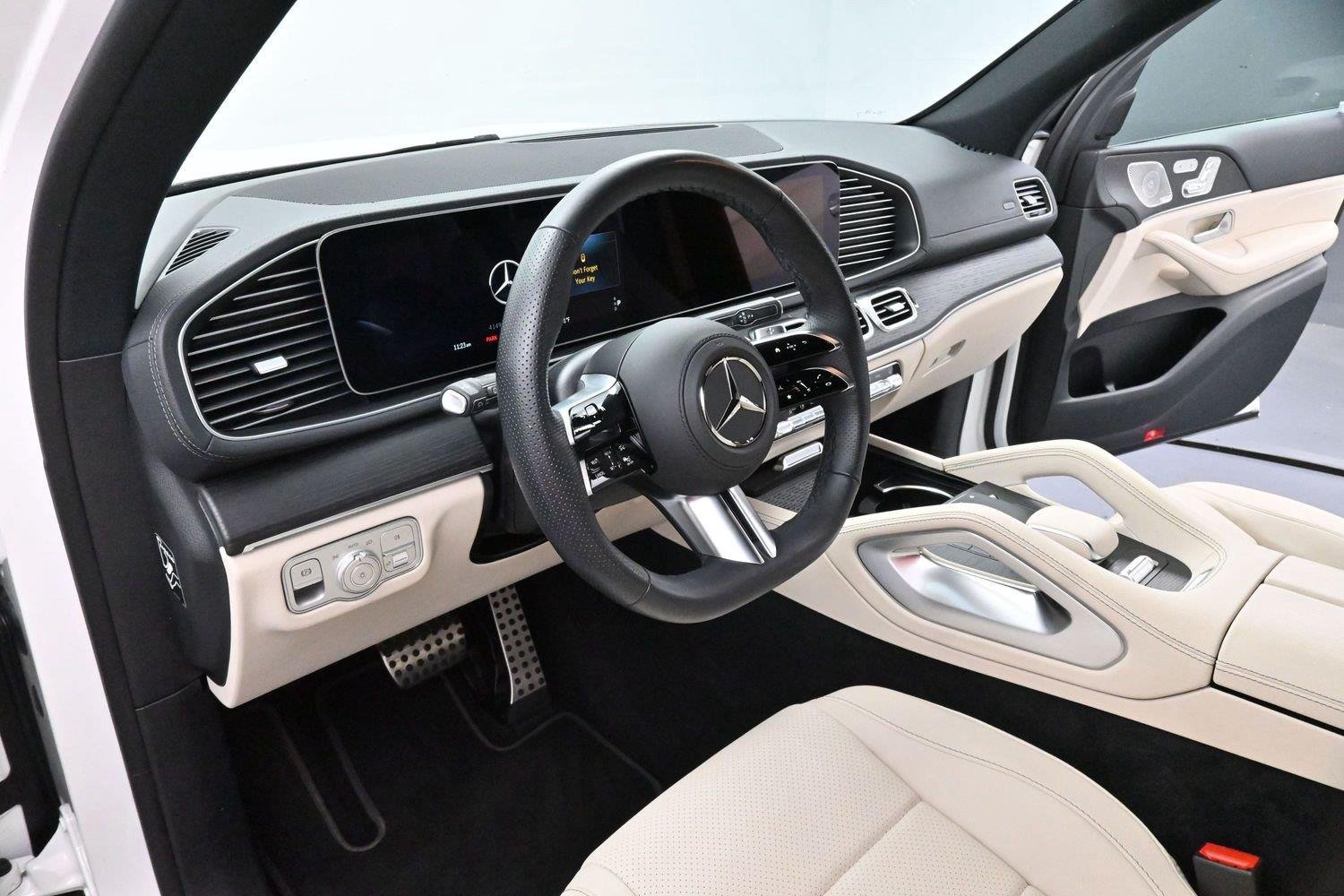 Used 2025 Polar White Mercedes-Benz GLS 450 image 19