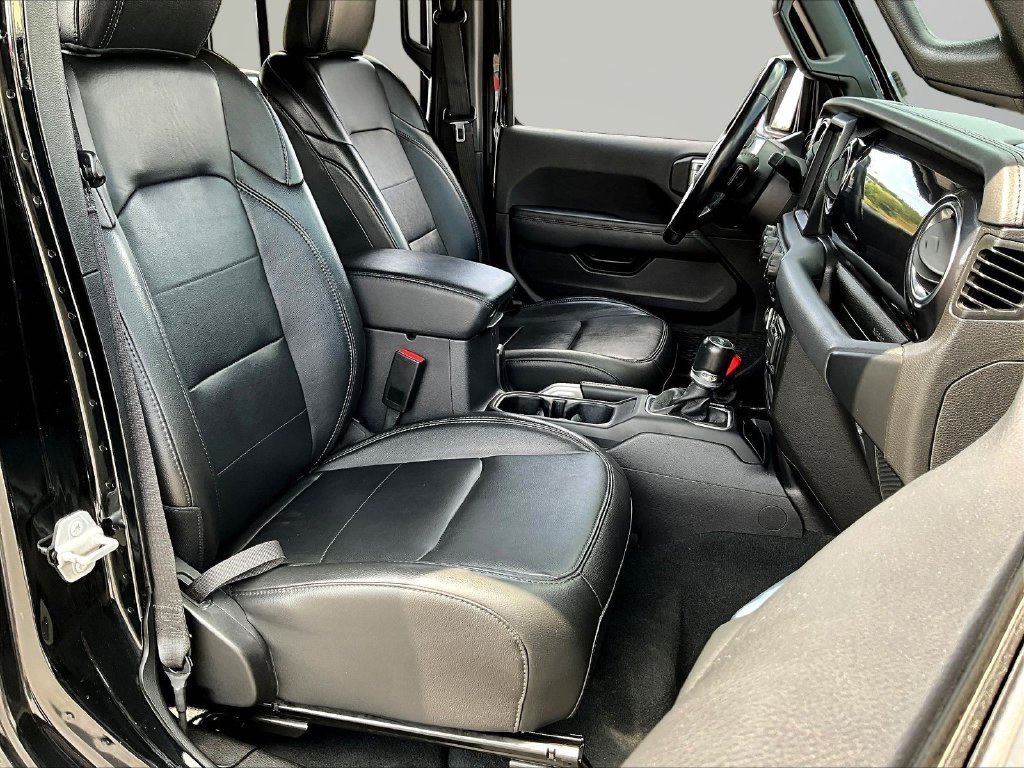 Used 2022 Black Jeep Unlimited Sahara Altitude image 28