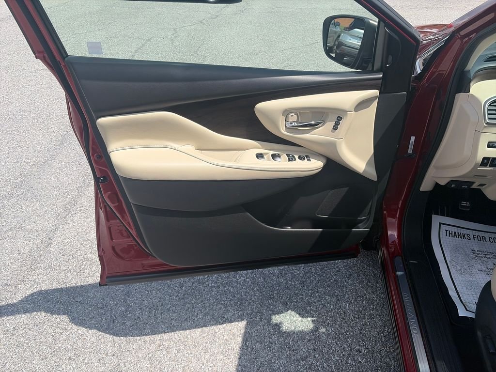 Used 2020 Cayenne Red Metallic Nissan Platinum image 11