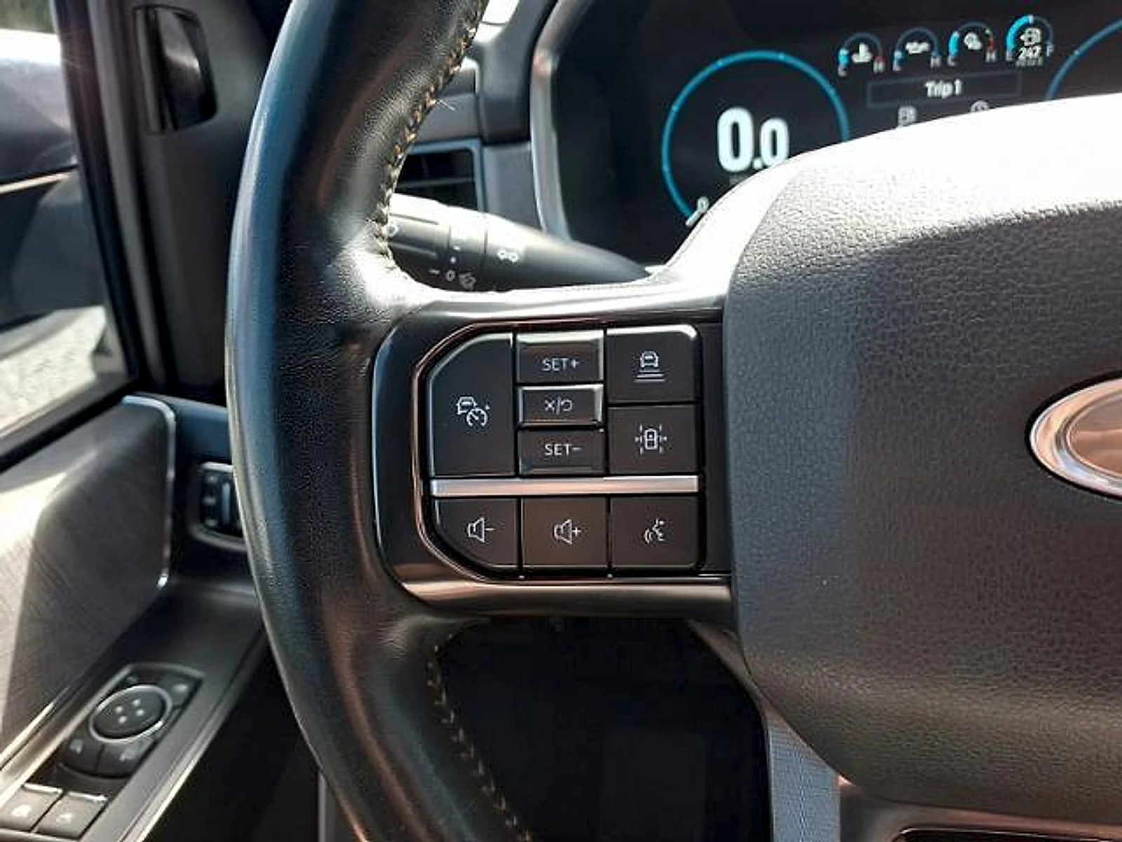 Used 2023 Star White Metallic Tri-Coat Ford Platinum image 22