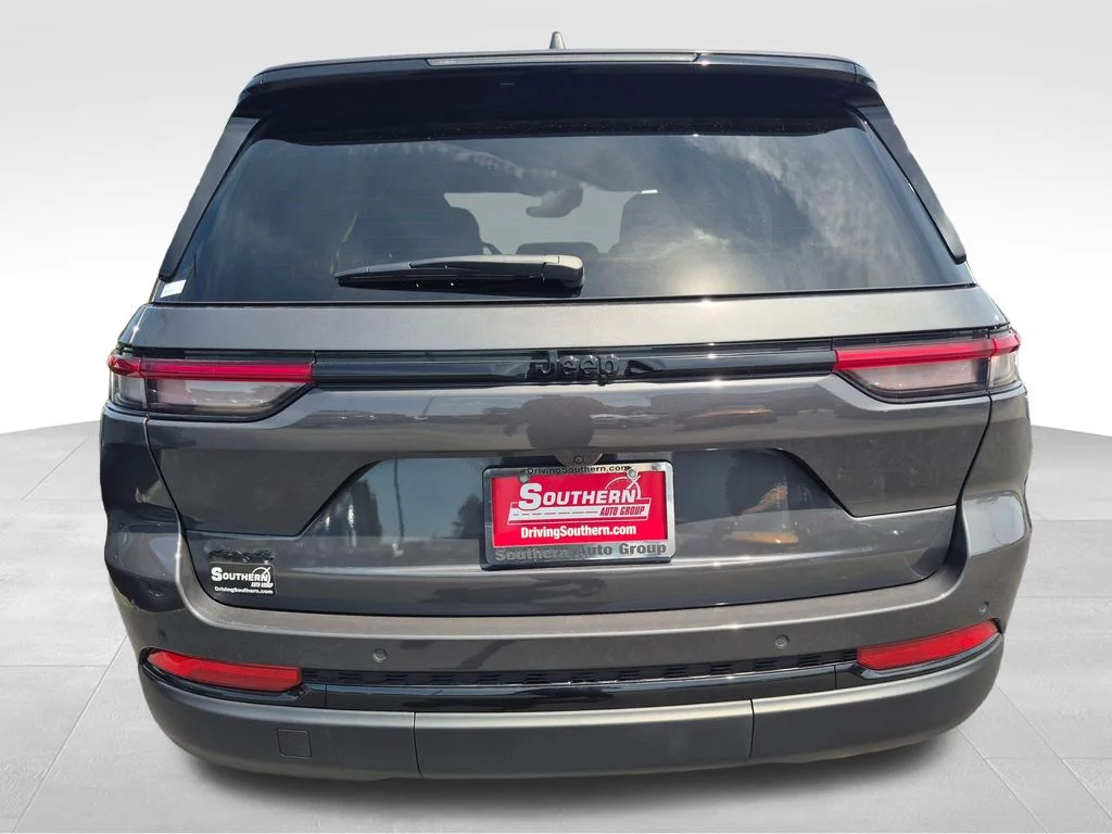 Used 2025 Gray Jeep Altitude X image 5