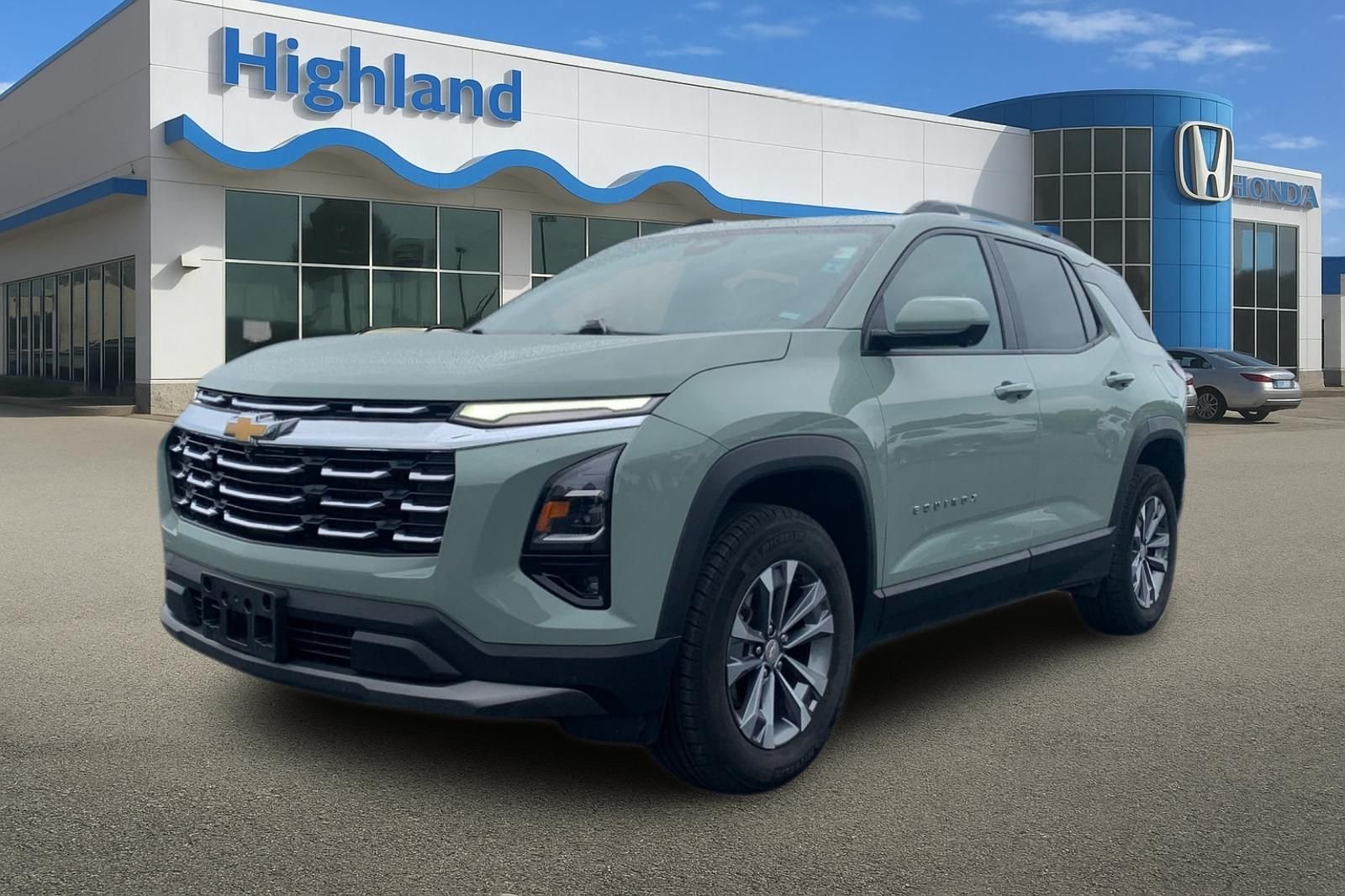 Used 2025 Green Chevrolet LT image 1