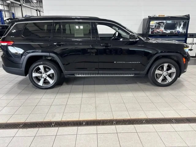 Certified Used 2021 Diamond Black Crystal Pearlcoat Jeep Limited image 4