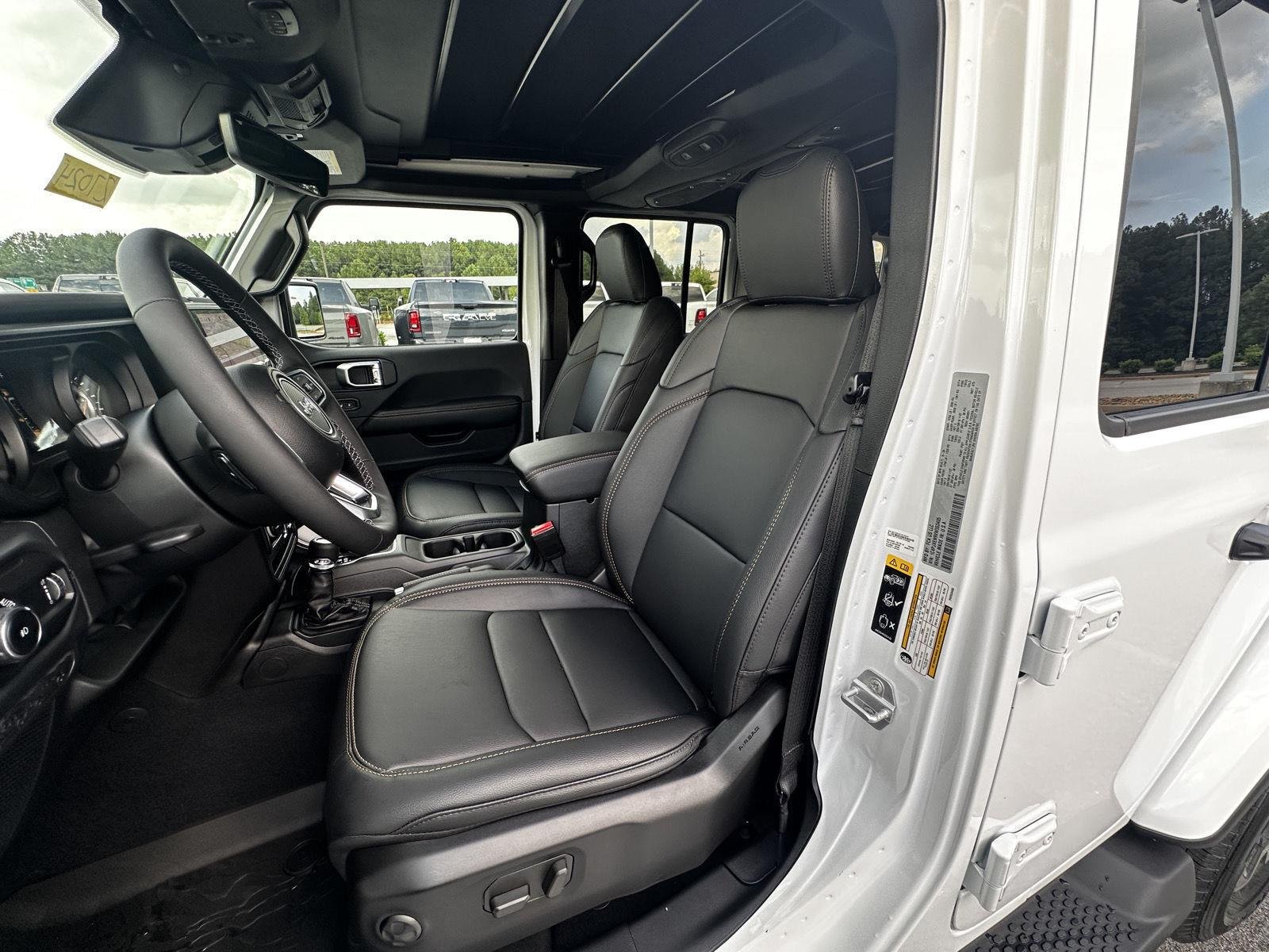 New 2027 Bright White Clear-Coat Paint Jeep Sahara image 8