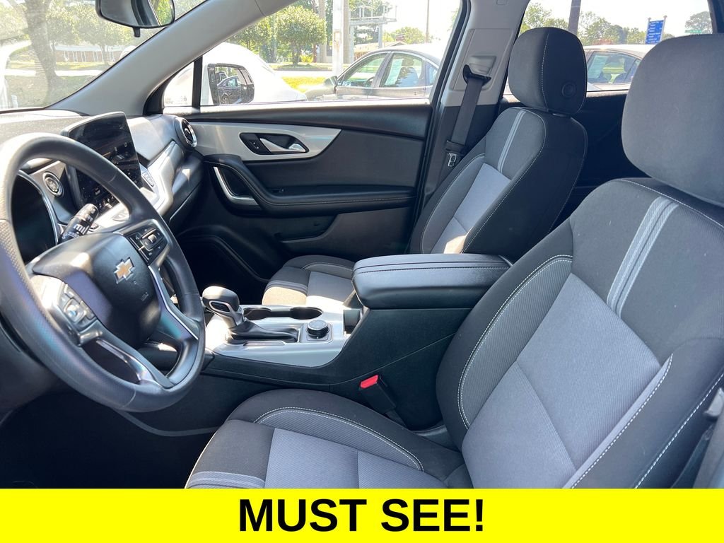 Used 2025 Summit White Chevrolet LT image 3