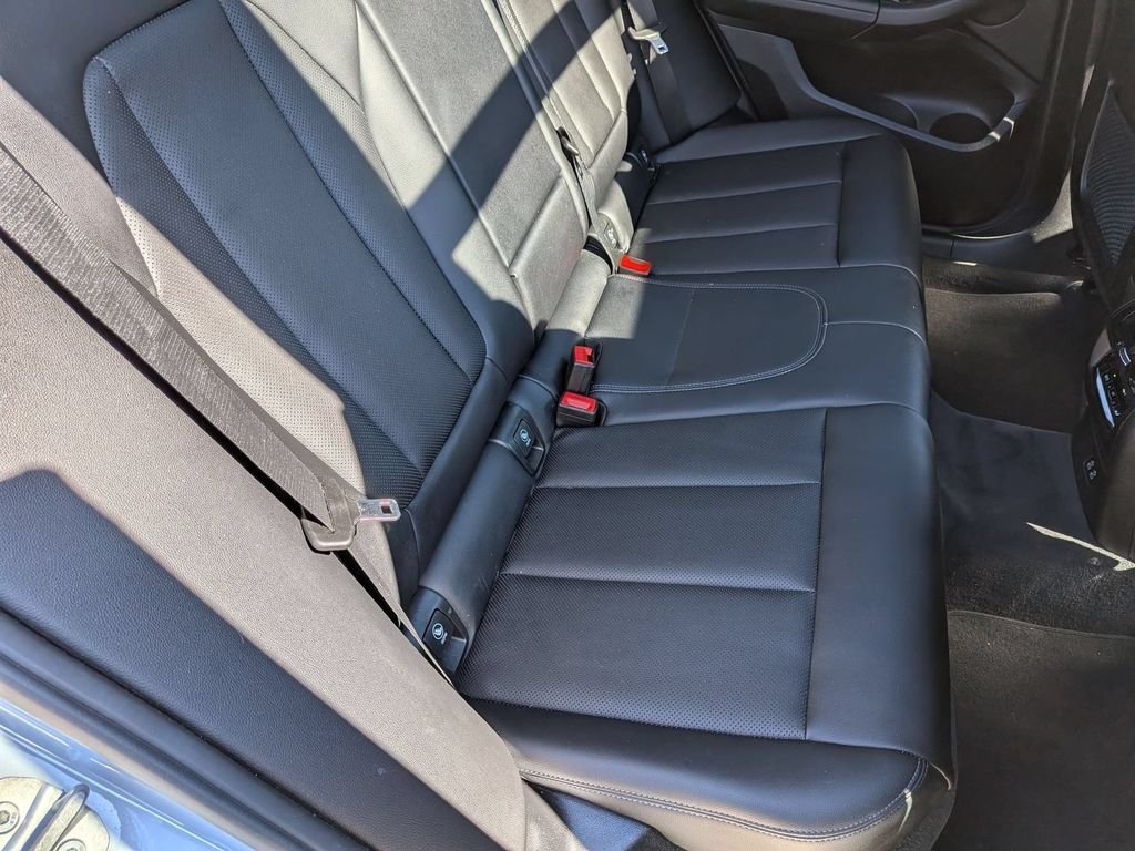 Used 2024 Gray BMW xDrive30i image 29