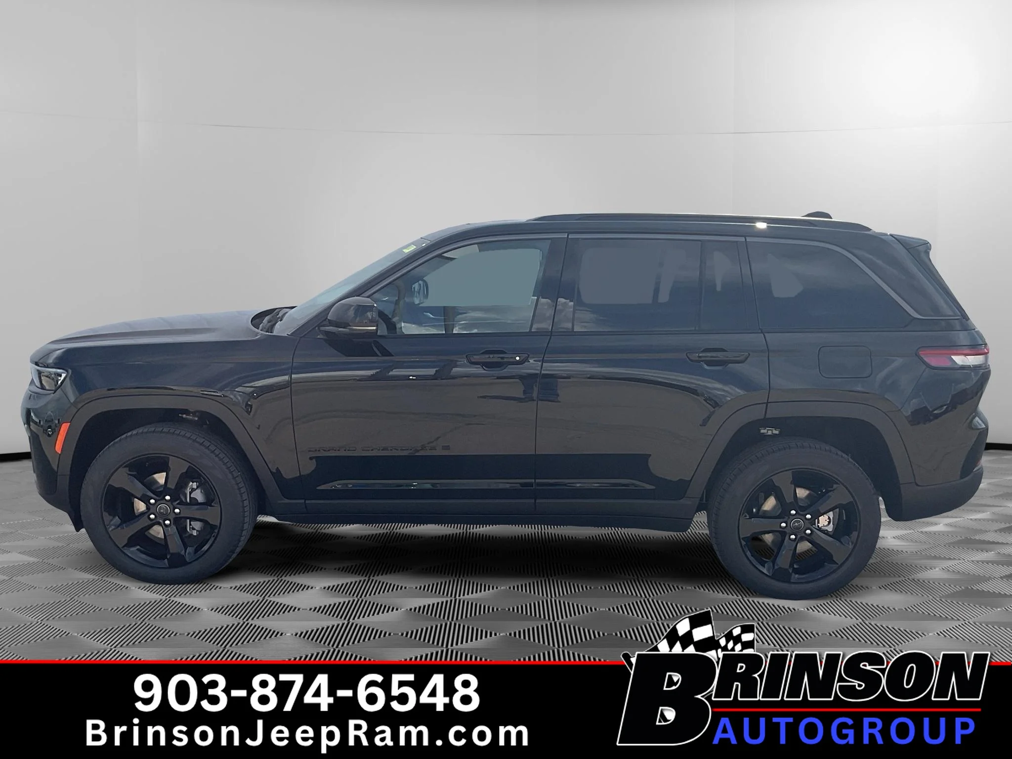 New 2027 High-Gloss Black Paint Jeep Limited image 3