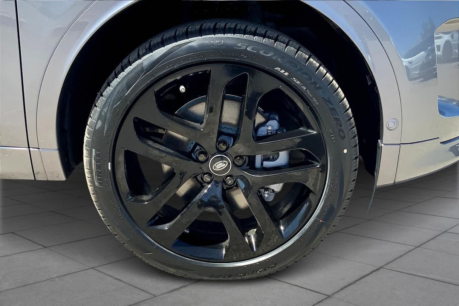 Used 2025 Eiger Grey Metallic Land Rover S image 11