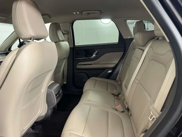 Used 2023 Red Lincoln Standard image 32
