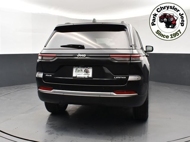 New 2026 Diamond Black Crystal Pearl-Coat Exterior Paint Jeep Limited image 5