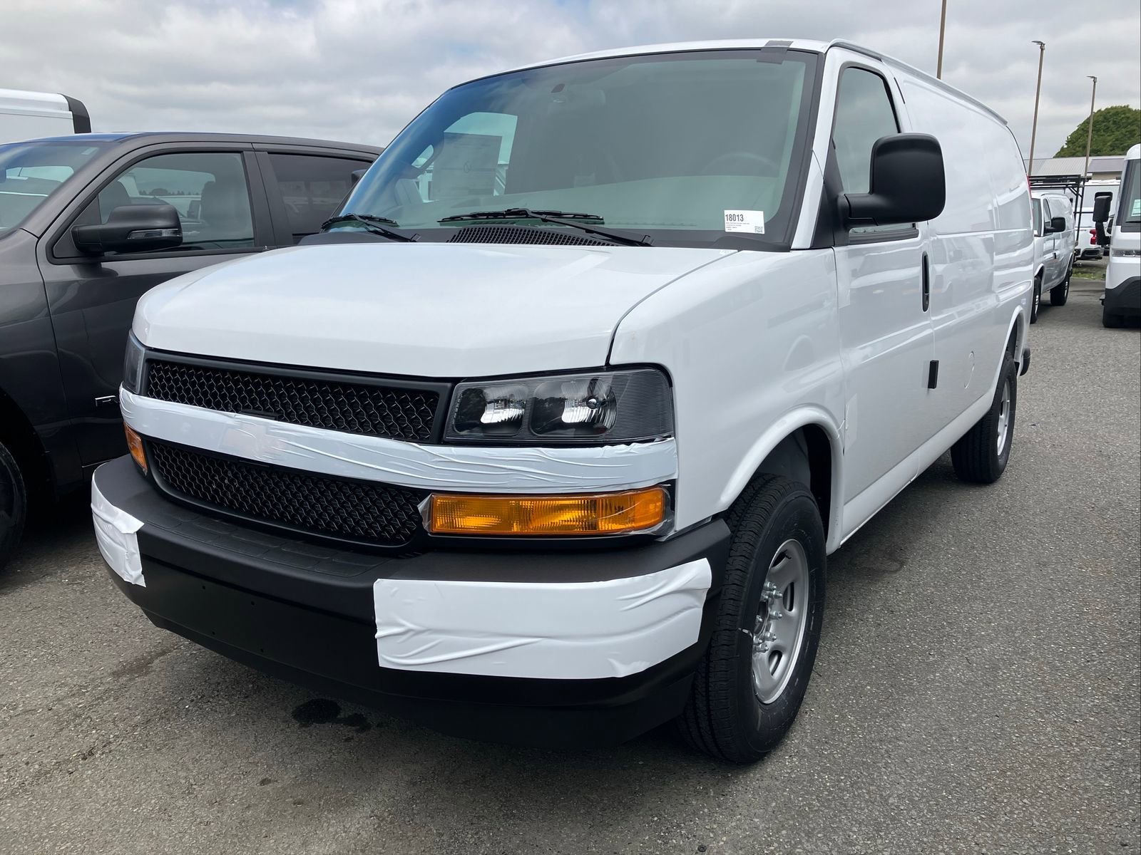 2026 Chevrolet Express 2500 Work Van HD's photo