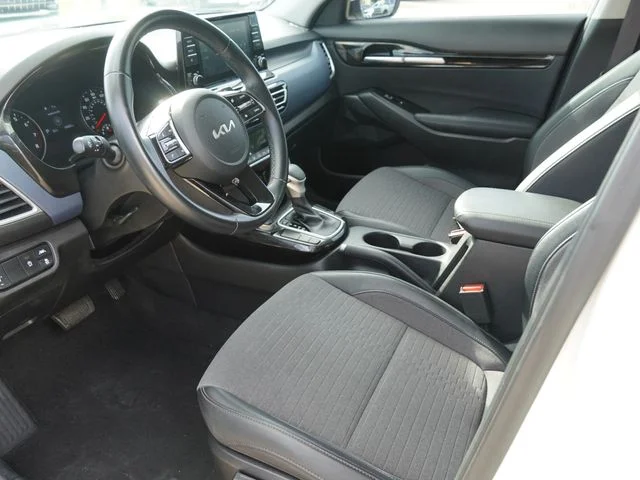 Used 2023 White Kia S image 18