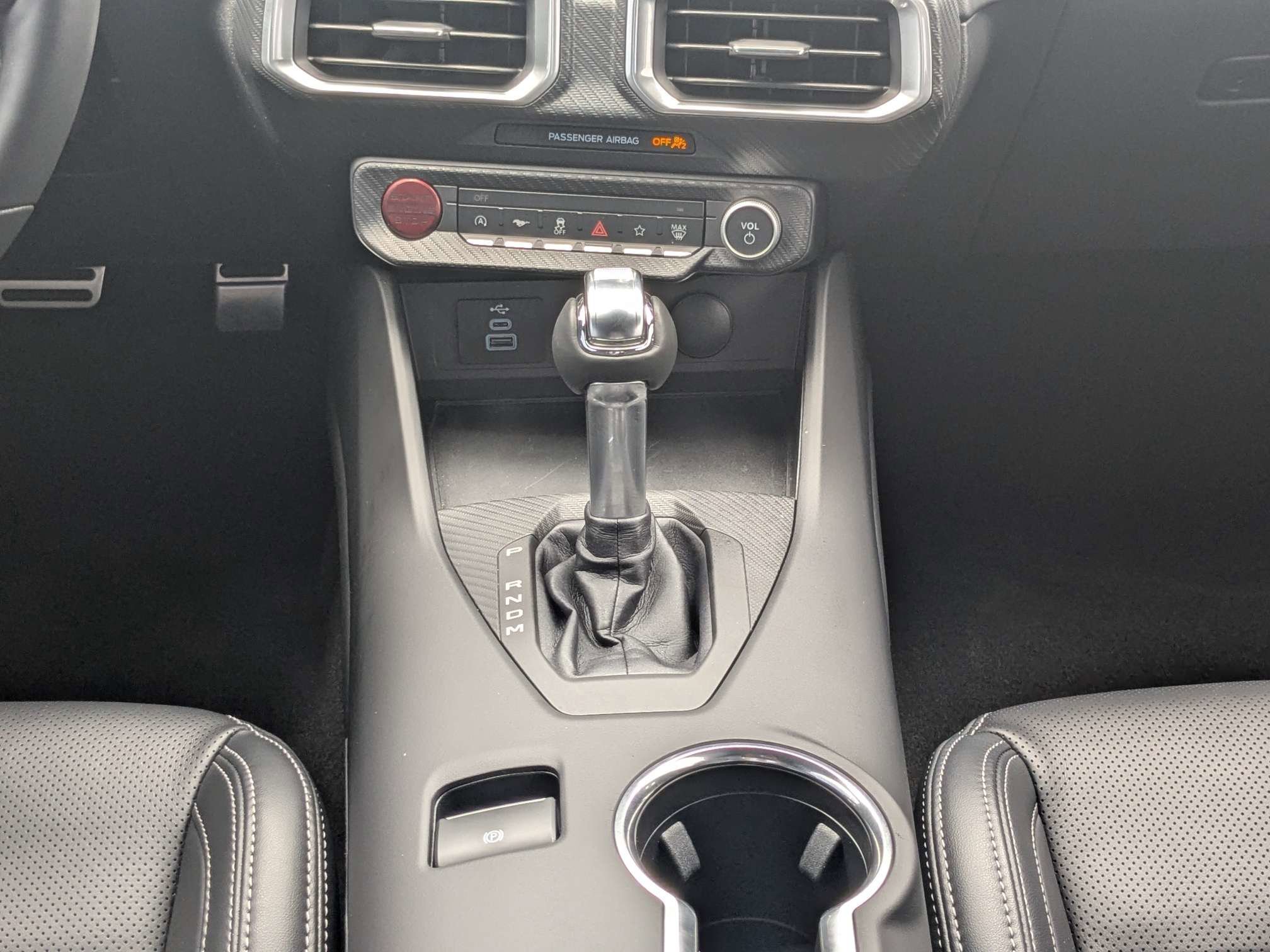 Used 2025 Oxford White Ford GT Premium image 19