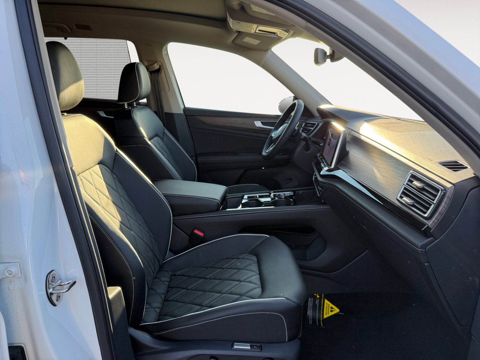 2025 Volkswagen Atlas SEL Premium R-Line - Photo 19