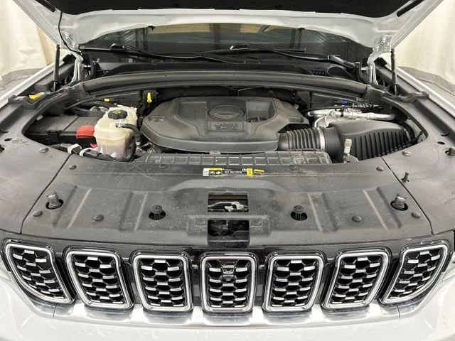 Used 2023 White/off-white Jeep Summit Reserve image 6
