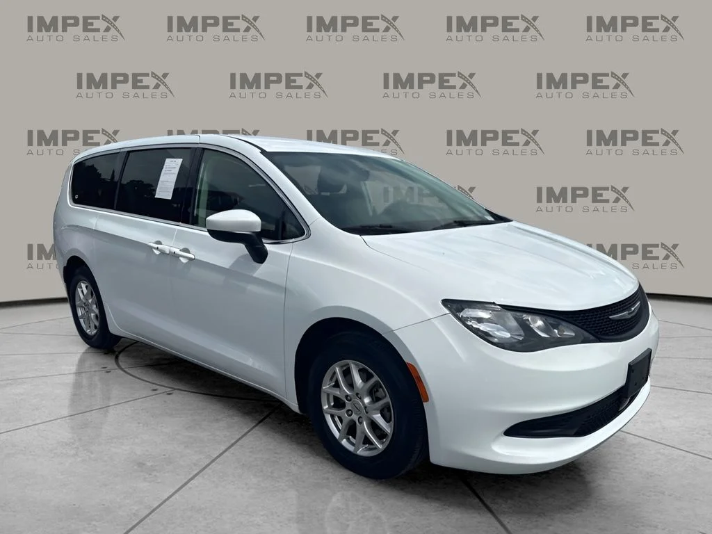 Used 2022 White Chrysler LX image 4