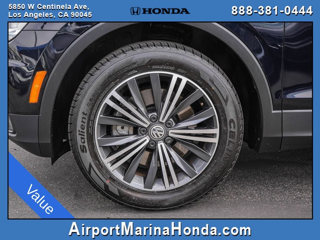 Used 2018 Pearl Metallic Volkswagen 2.0T SEL image 21