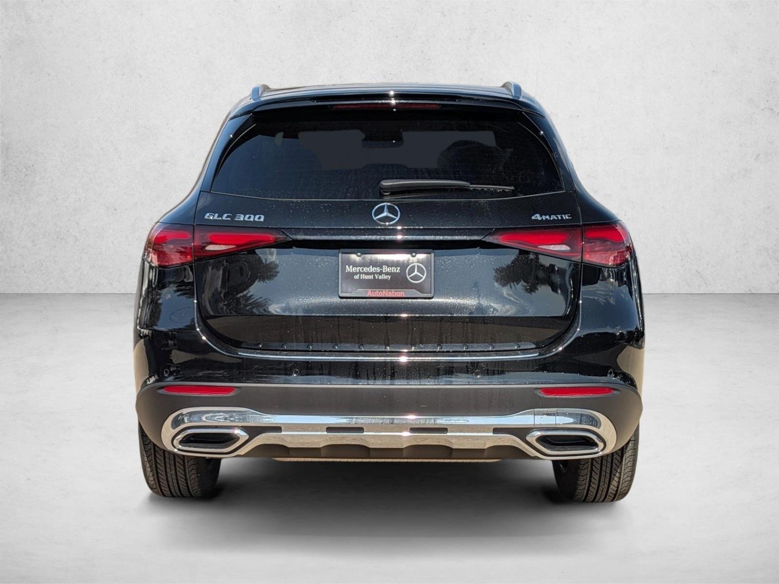 New 2026 Black Mercedes-Benz GLC300 image 8