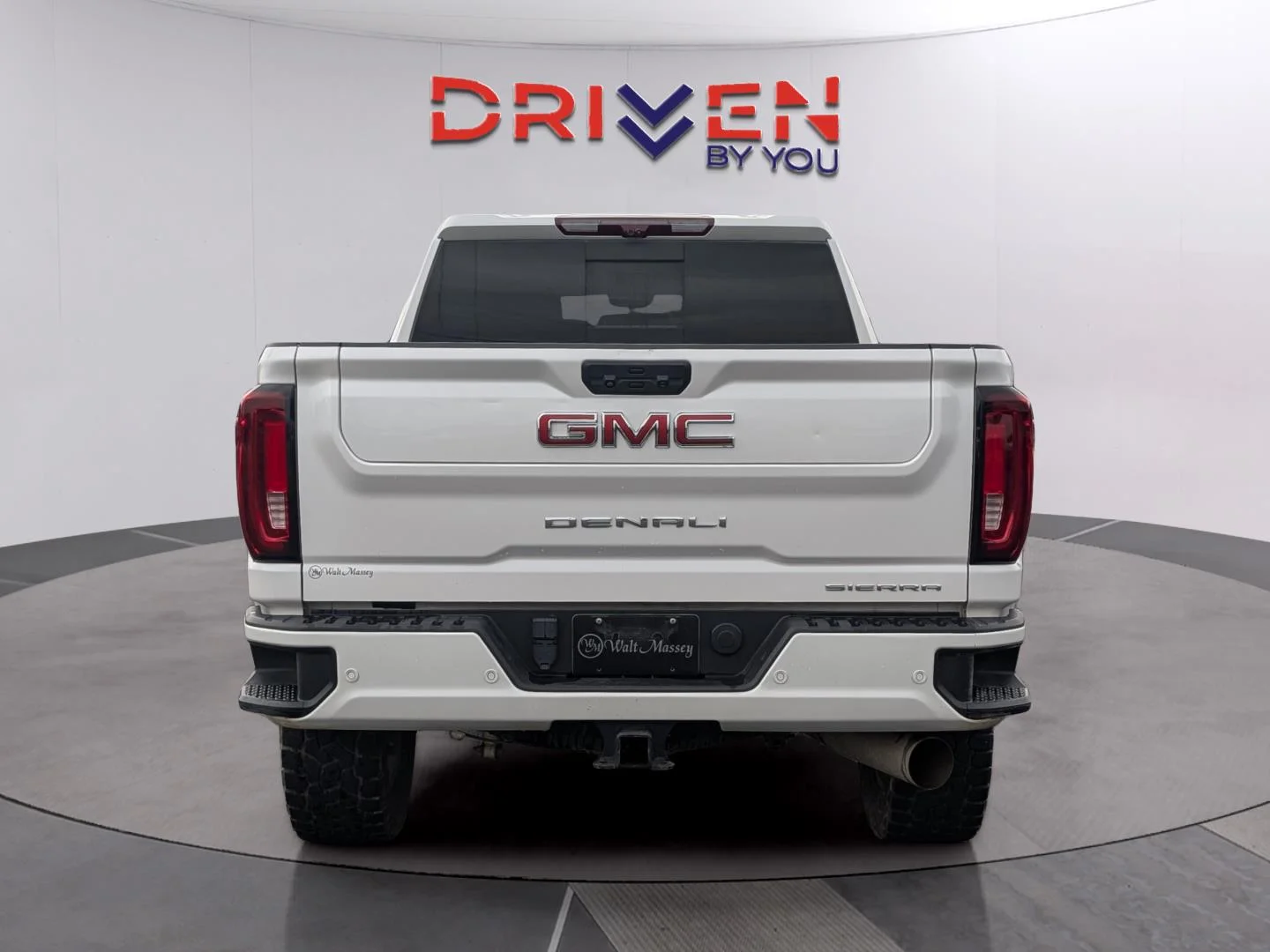 Used 2023 White Frost Tricoat GMC Denali image 4