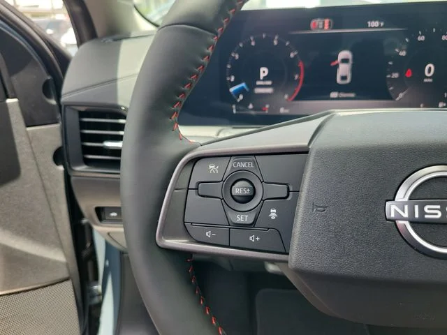New 2026 Atlantic Gray Metallic / Super Black Two-tone Nissan SR image 15