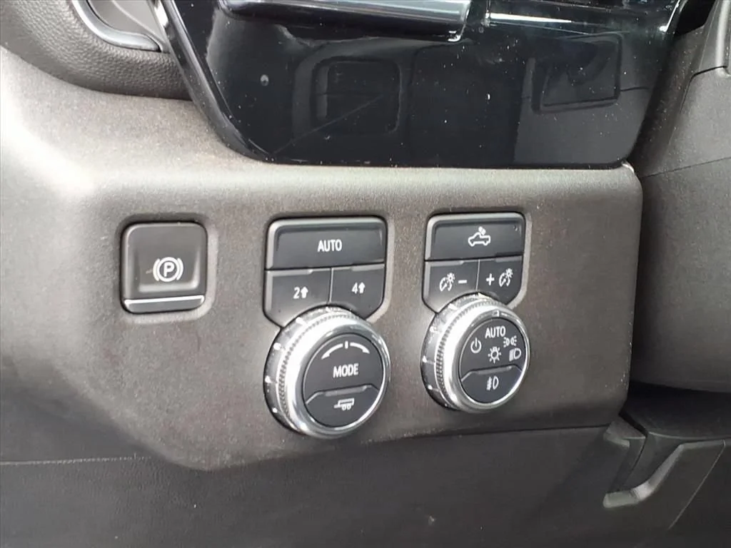 Used 2023 DYNAMIC BLUE METALLIC GMC Elevation image 16