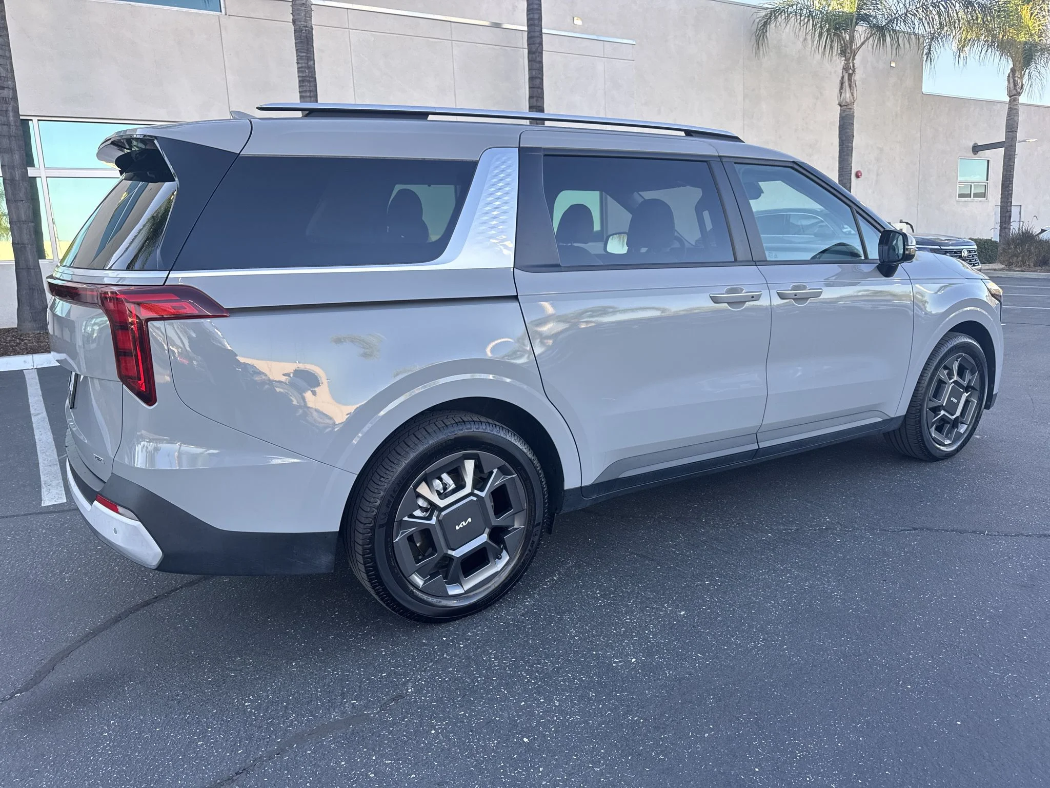 Used 2025 CERAMIC SILVER Kia EX image 8