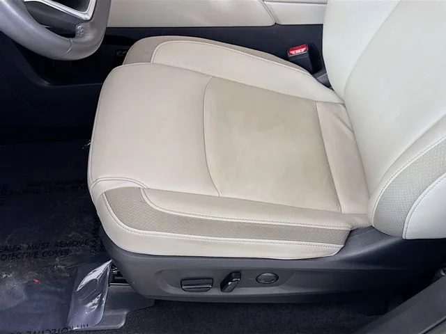 Used 2025 Gray Nissan SL image 19