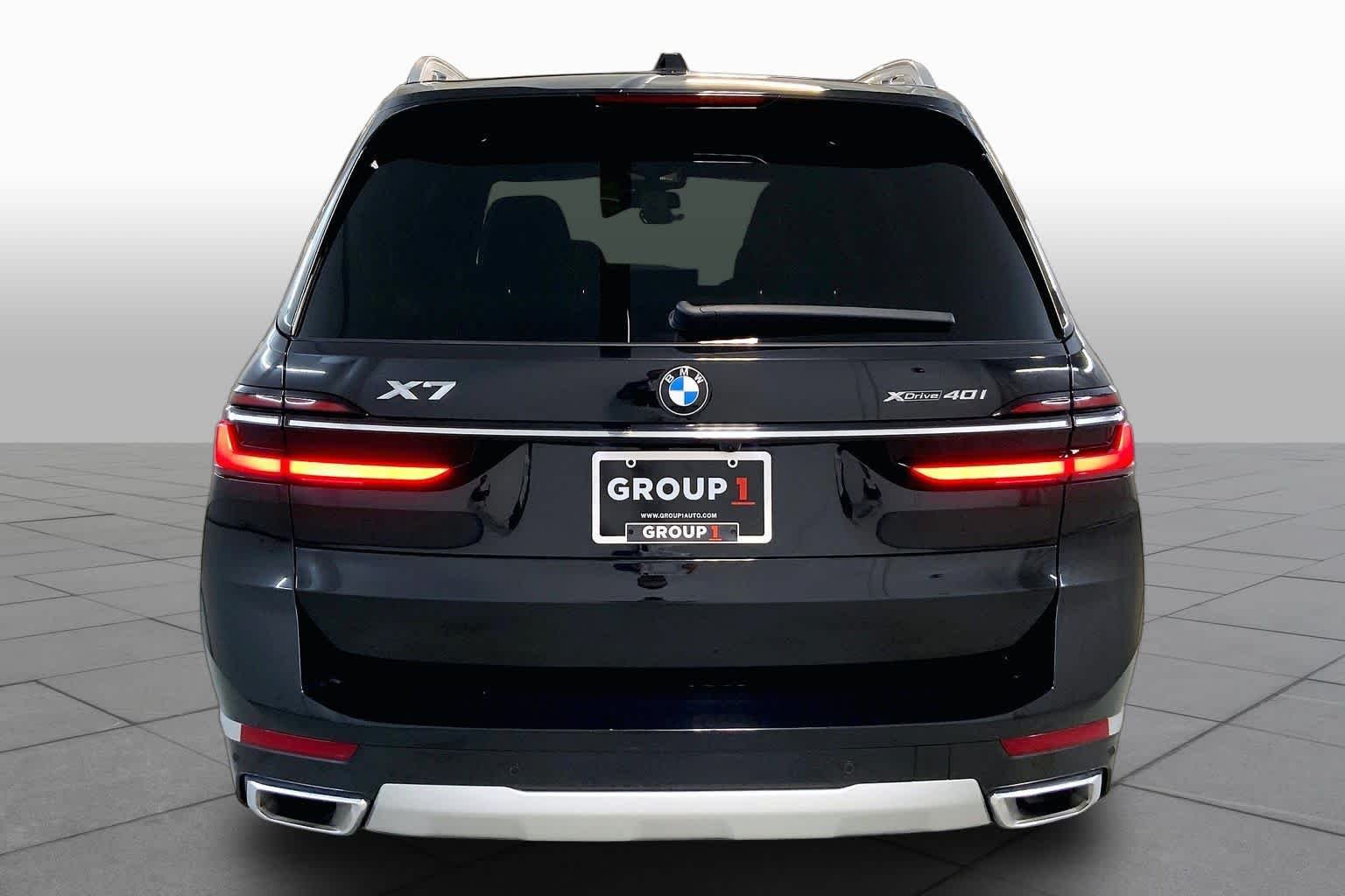 Used 2025 Black Sapphire Metallic BMW xDrive40i image 4