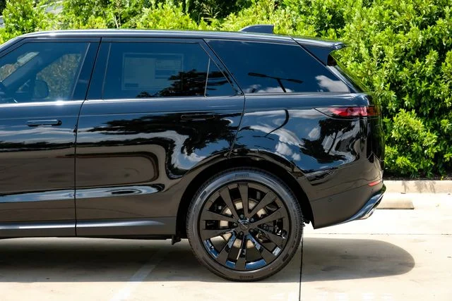 New 2026 Santorini Black Land Rover SE image 14