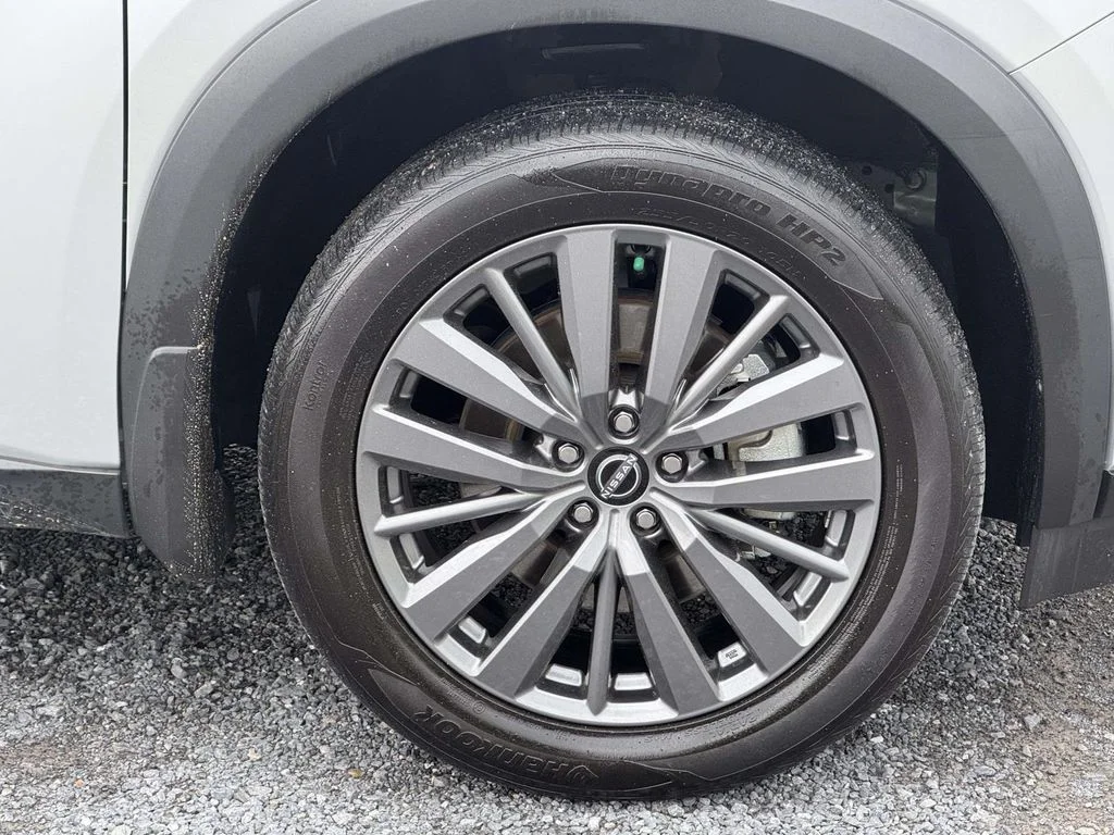 Used 2025 Silver Nissan SL image 12