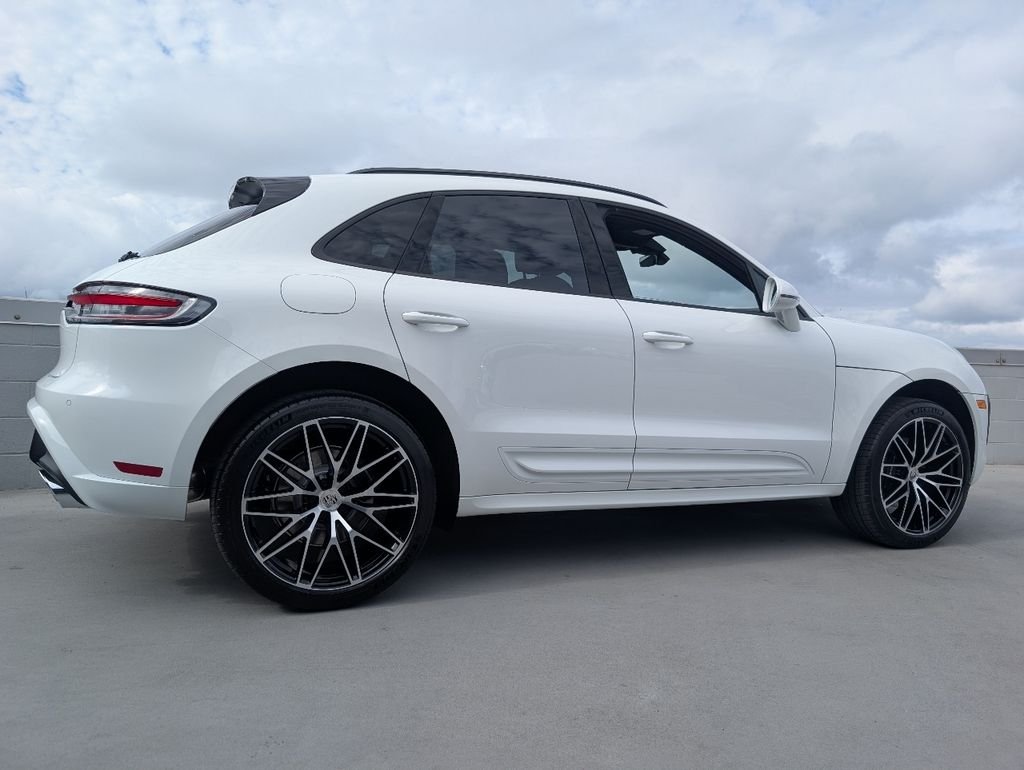 2026 Porsche Macan T - Photo 24