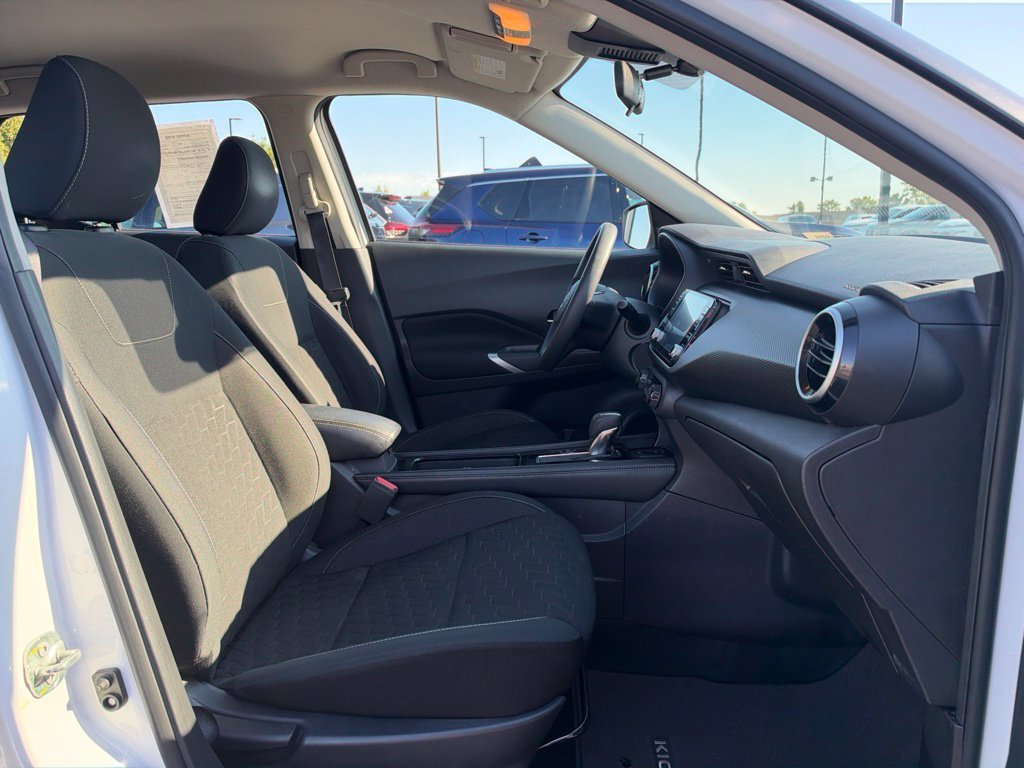 Used 2021 White Nissan SV image 16