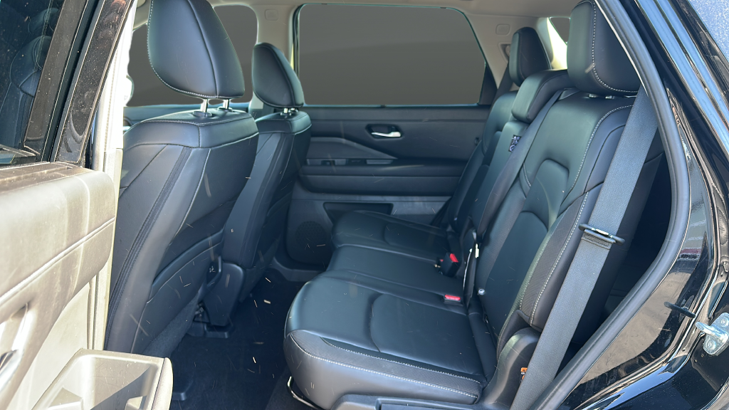 Used 2025 Super Black Nissan SL image 15