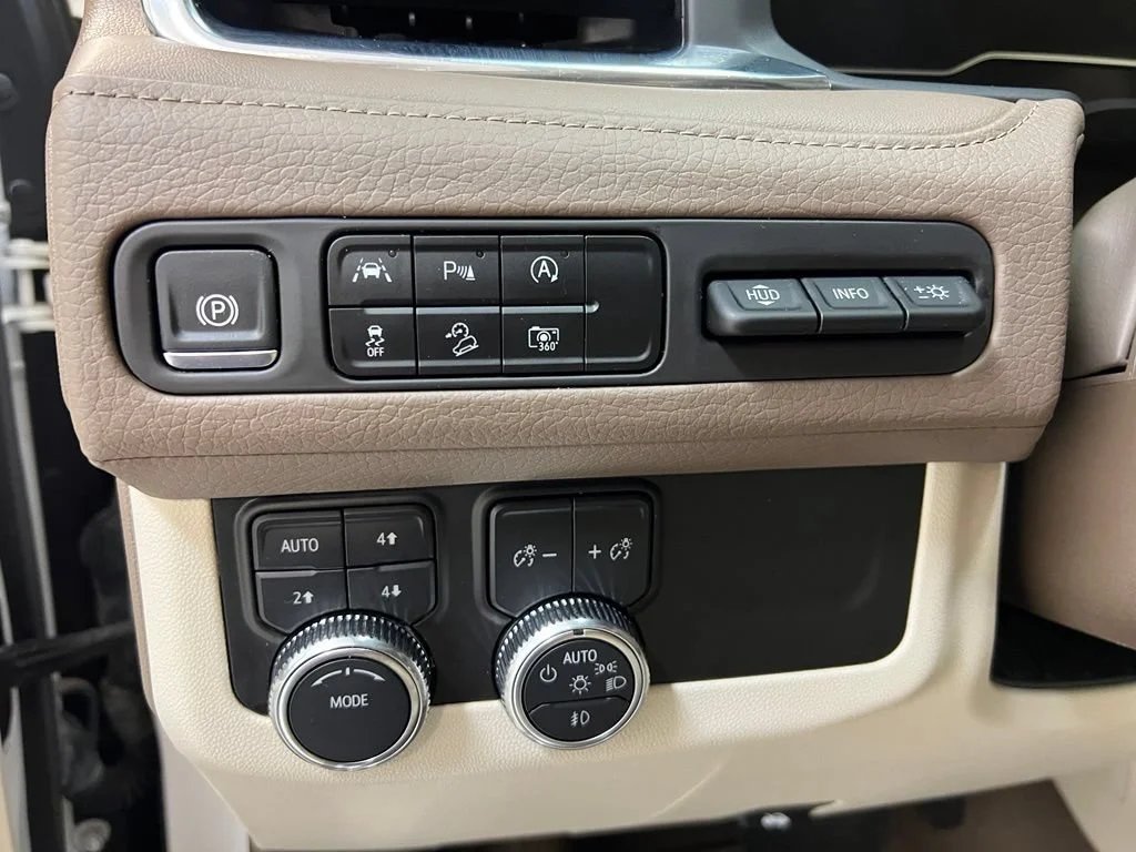 Used 2024 White Frost Tricoat GMC Denali image 18
