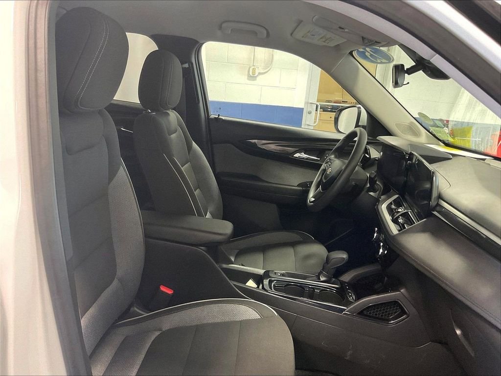 Used 2025 White Chevrolet LT image 11