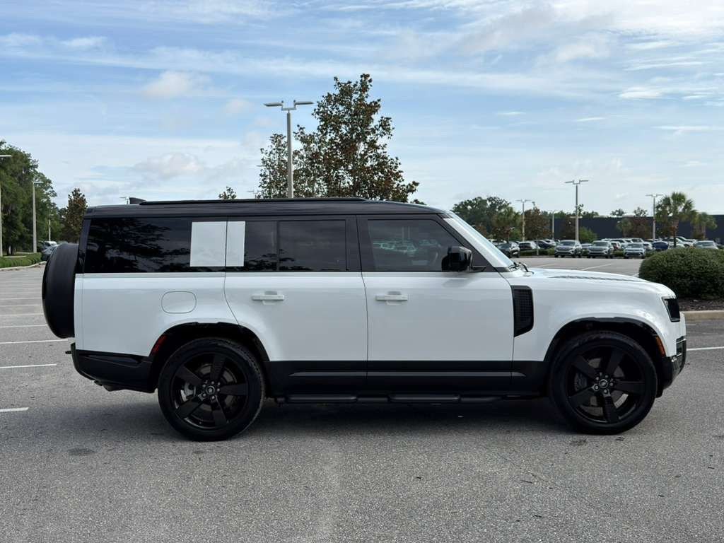 2025 Land Rover Defender X-Dynamic SE - Photo 6
