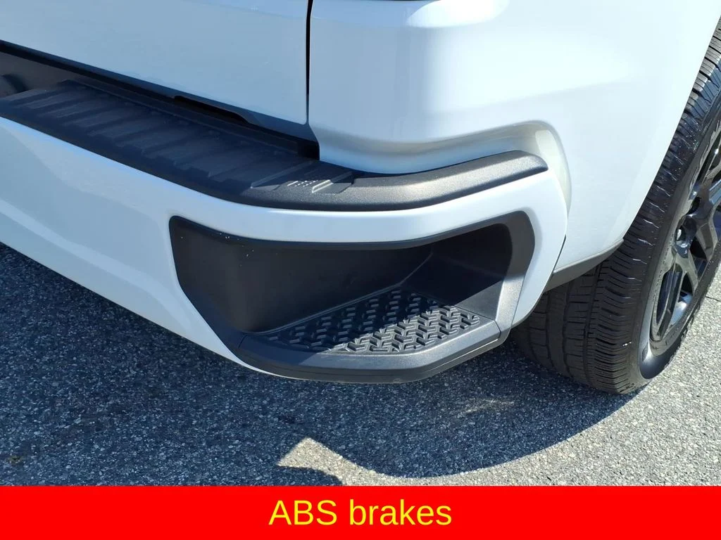Used 2025 White Chevrolet Custom image 31
