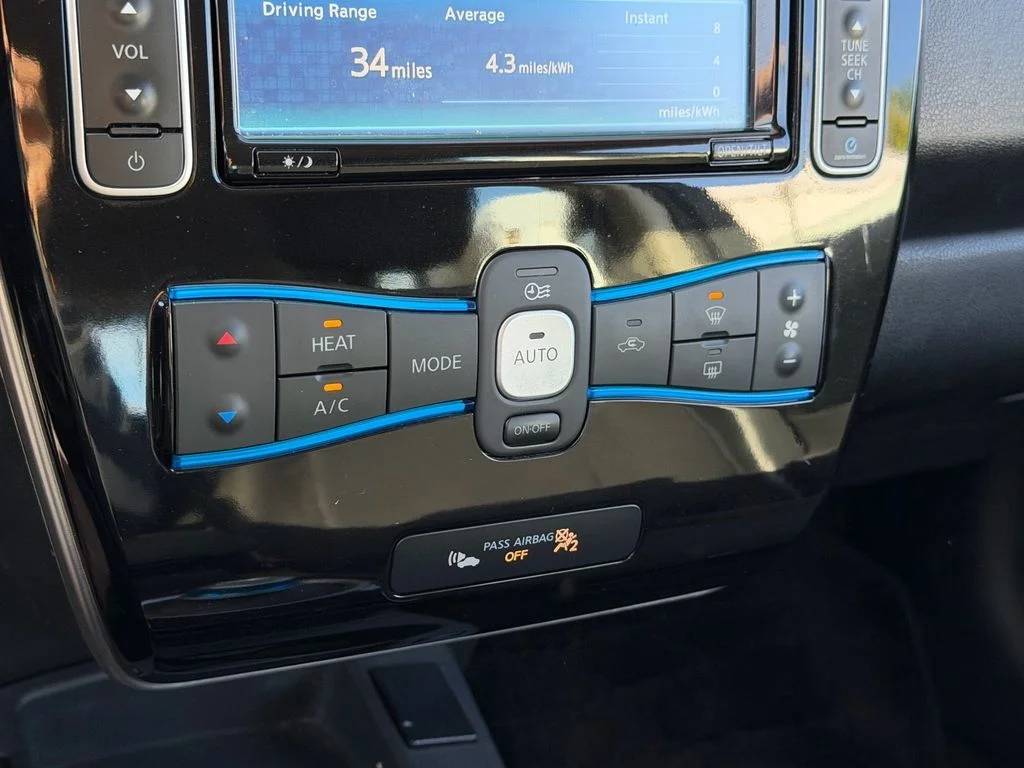 Used 2013 Silver Nissan SV image 21
