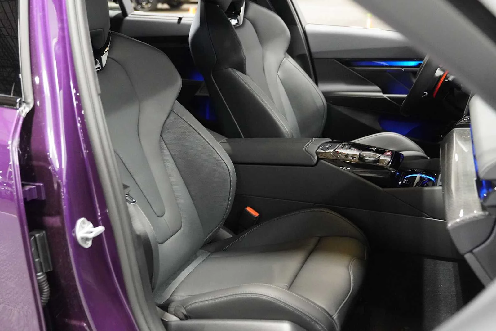 New 2026 Twilight Purple Metallic BMW  image 11