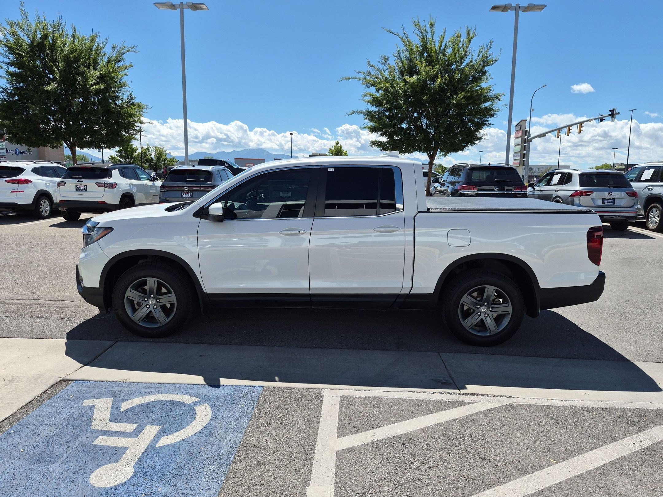 Used 2023 Platinum White Pearl Honda RTL image 7