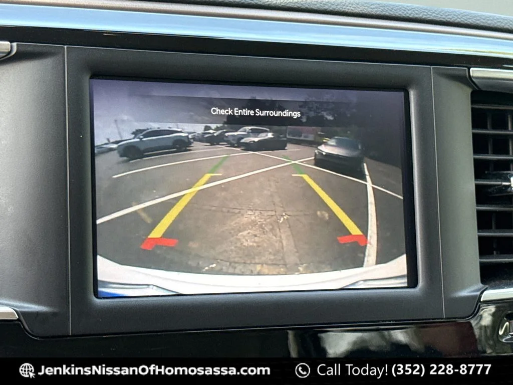 Used 2023 White Chrysler LX image 34